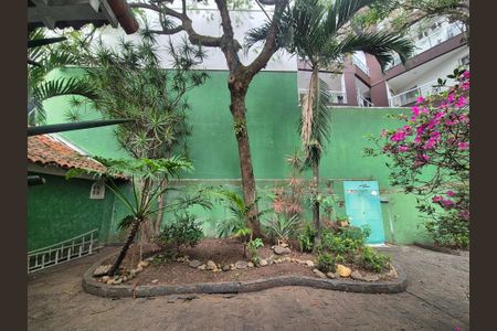 Casa para alugar com 610m², 5 quartos e 5 vagas Casa para alugar com 610m², 5 quartos e 5 vagasÁrea externa