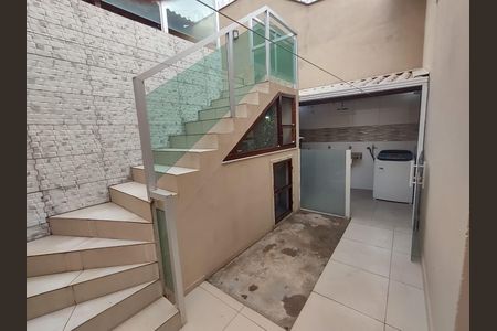 Escada de casa à venda com 2 quartos, 179m² em Jardim Imperial, Lagoa Santa