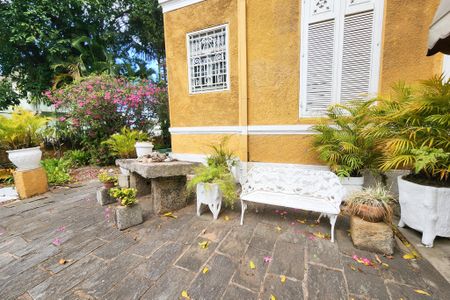 Casa para alugar com 380m², 5 quartos e 1 vagaQuintal