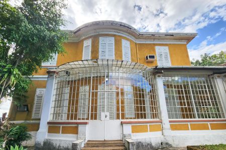 Casa para alugar com 380m², 5 quartos e 1 vagaFachada