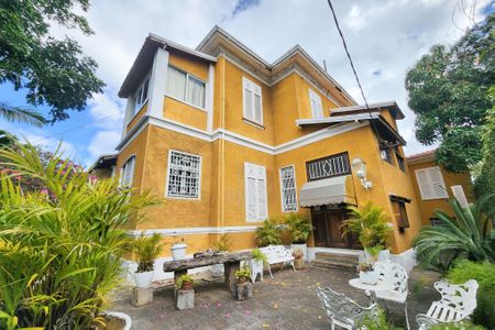 Casa para alugar com 380m², 5 quartos e 1 vagaFachada