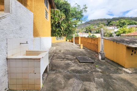 Casa para alugar com 380m², 5 quartos e 1 vagaÁrea de serviço/Quintal