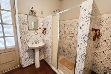 Casa para alugar com 380m², 5 quartos e 1 vagaBanheiro 2