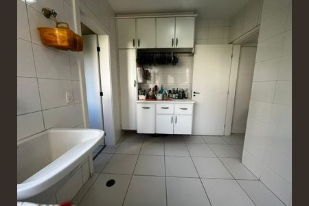 Apartamento à venda com 156m², 3 quartos e 3 vagasFoto 01