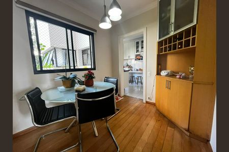 Apartamento à venda com 156m², 3 quartos e 3 vagasFoto 01