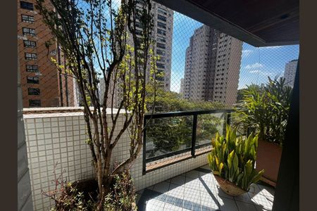 Apartamento à venda com 156m², 3 quartos e 3 vagasFoto 01