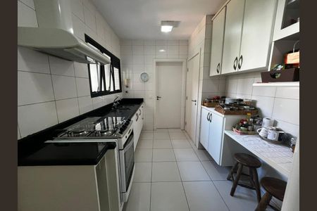 Apartamento à venda com 156m², 3 quartos e 3 vagasFoto 01