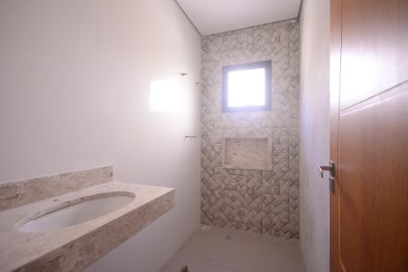 Casa à venda com 150m², 3 quartos e 2 vagasBanheiro da Suíte