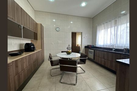 Casa de condomínio para alugar com 672m², 5 quartos e 4 vagasCozinha