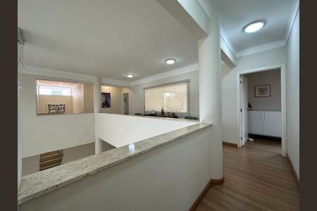 Casa de condomínio para alugar com 672m², 5 quartos e 4 vagasCorredor