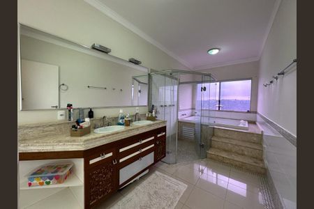 Casa de condomínio para alugar com 672m², 5 quartos e 4 vagasBanheiro 1