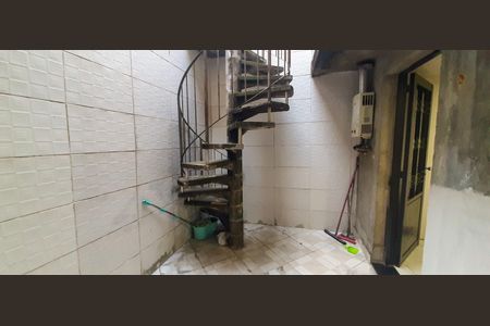 Casa à venda com 100m², 4 quartos e 2 vagas Casa à venda com 100m², 4 quartos e 2 vagasÁrea de Serviço