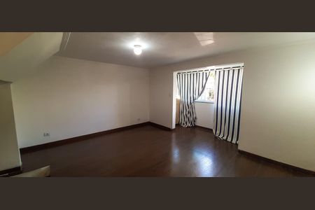 Casa à venda com 100m², 4 quartos e 2 vagas Casa à venda com 100m², 4 quartos e 2 vagasSala de TV