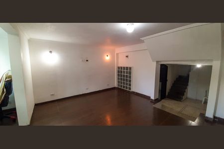 Casa à venda com 100m², 4 quartos e 2 vagas Casa à venda com 100m², 4 quartos e 2 vagasSala de TV