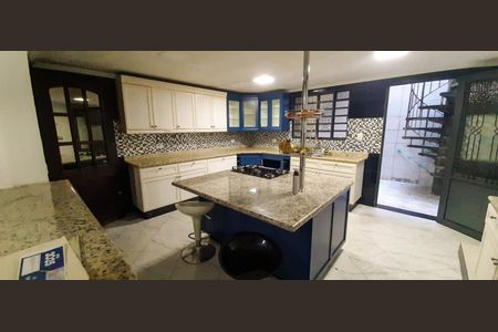 Casa à venda com 100m², 4 quartos e 2 vagas Casa à venda com 100m², 4 quartos e 2 vagasCozinha