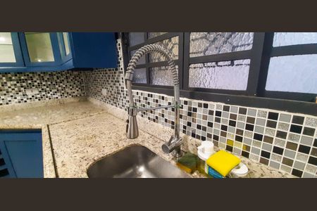 Casa à venda com 100m², 4 quartos e 2 vagas Casa à venda com 100m², 4 quartos e 2 vagasCozinha