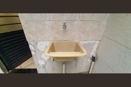 Casa à venda com 100m², 4 quartos e 2 vagas Casa à venda com 100m², 4 quartos e 2 vagasÁrea de Serviço