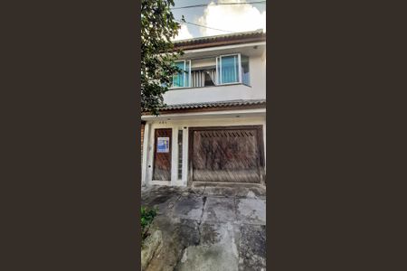 Casa à venda com 100m², 4 quartos e 2 vagas Casa à venda com 100m², 4 quartos e 2 vagasFachada da Casa