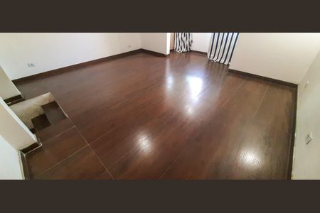 Casa à venda com 100m², 4 quartos e 2 vagas Casa à venda com 100m², 4 quartos e 2 vagasSala de TV