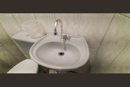 Casa à venda com 100m², 4 quartos e 2 vagas Casa à venda com 100m², 4 quartos e 2 vagasBanheiro dos Quartos