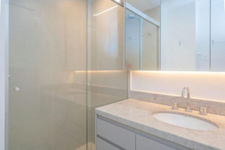 Banheiro de apartamento para alugar com 1 quarto, 33m² em Farroupilha, Porto Alegre