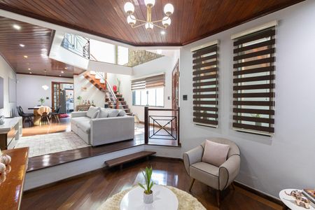 Casa à venda com 250m², 3 quartos e 4 vagasSala