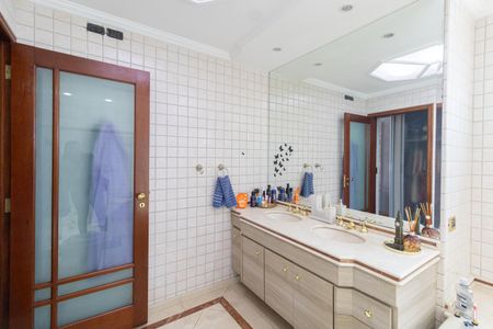 Casa à venda com 250m², 3 quartos e 4 vagasBanheiro Suíte