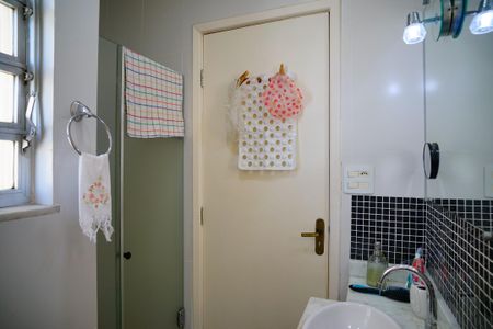 Apartamento à venda com 66m², 2 quartos e sem vaga Apartamento à venda com 66m², 2 quartos e sem vagaBanheiro Social