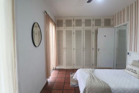 Casa para alugar com 600m², 4 quartos e 1 vagaQuarto