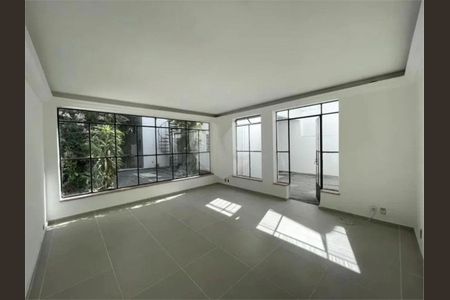 Casa à venda com 5 quartos, 250m² em Mirandópolis, São Paulo