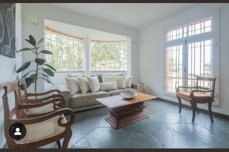 Casa à venda com 3 quartos, 260m² em Belvedere, Belo Horizonte