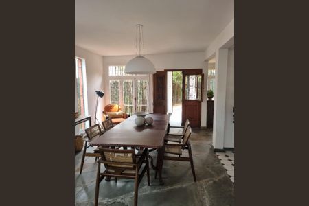 Casa à venda com 260m², 3 quartos e 3 vagas