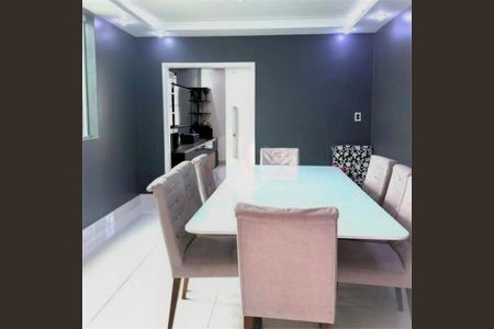 Casa à venda com 4 quartos, 300m² em Jardim das Bandeiras, São Paulo