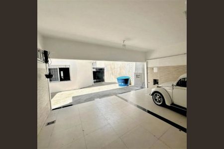 Casa à venda com 4 quartos, 300m² em Jardim das Bandeiras, São Paulo