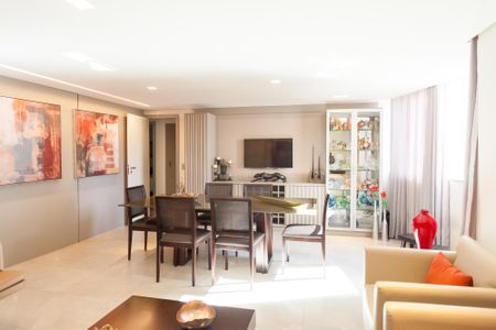 Apartamento à venda com 105m², 3 quartos e 2 vagas Apartamento à venda com 105m², 3 quartos e 2 vagasSala de Jantar