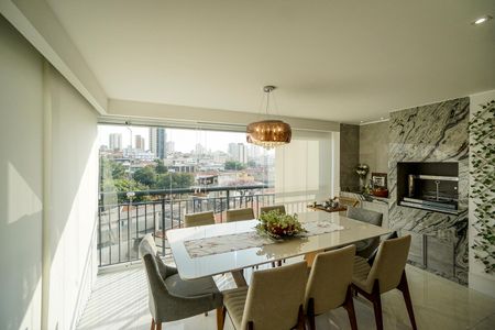 Apartamento à venda com 103m², 3 quartos e 2 vagasVaranda