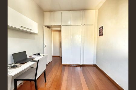 Apartamento à venda com 110m², 3 quartos e 2 vagasQuarto 2