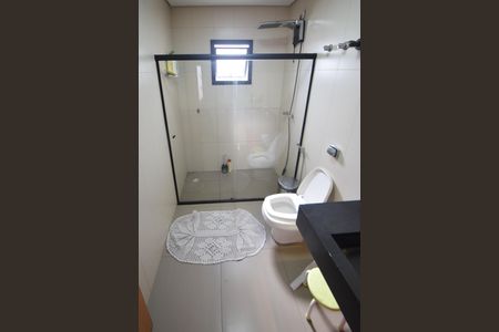 Casa para alugar com 237m², 4 quartos e 5 vagas Casa para alugar com 237m², 4 quartos e 5 vagasBanheiro Suíte 2