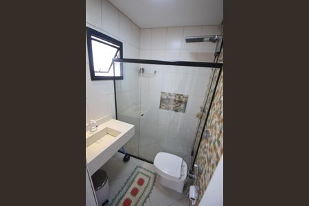 Casa para alugar com 237m², 4 quartos e 5 vagas Casa para alugar com 237m², 4 quartos e 5 vagasBanheiro Suíte 3