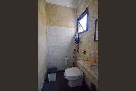 Casa para alugar com 237m², 4 quartos e 5 vagas Casa para alugar com 237m², 4 quartos e 5 vagasLavabo 2