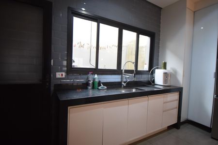 Casa para alugar com 237m², 4 quartos e 5 vagas Casa para alugar com 237m², 4 quartos e 5 vagasCozinha