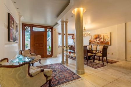 Casa à venda com 490m², 5 quartos e 4 vagas