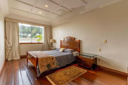 Casa à venda com 490m², 5 quartos e 4 vagas