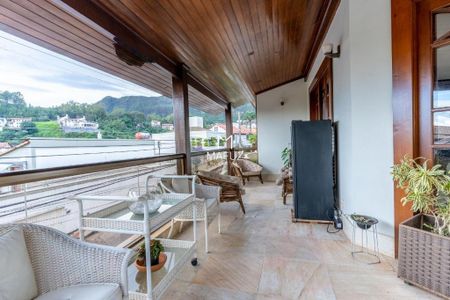 Casa à venda com 490m², 5 quartos e 4 vagas