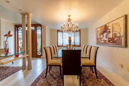 Casa à venda com 490m², 5 quartos e 4 vagas