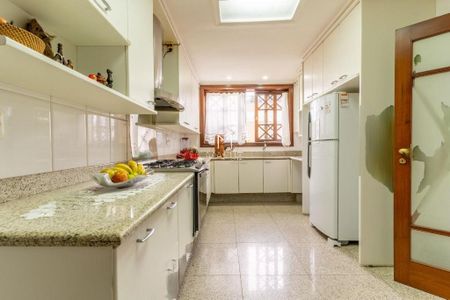 Casa à venda com 490m², 5 quartos e 4 vagas