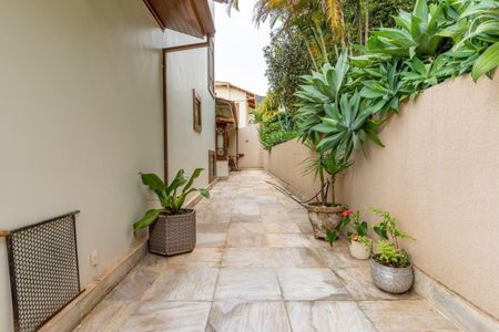 Casa à venda com 490m², 5 quartos e 4 vagas