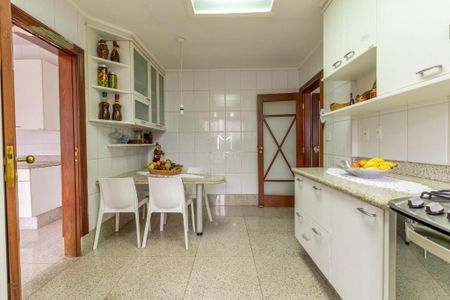Casa à venda com 490m², 5 quartos e 4 vagas