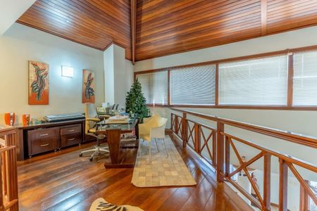 Casa à venda com 490m², 5 quartos e 4 vagas