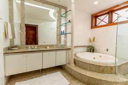 Casa à venda com 490m², 5 quartos e 4 vagas